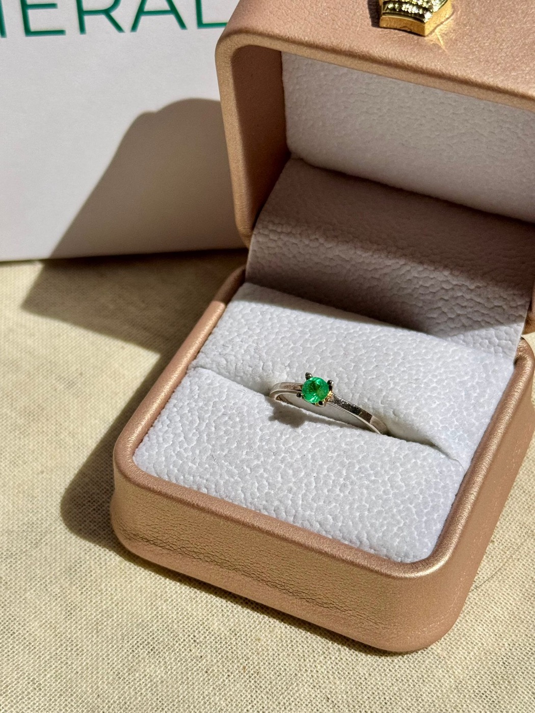 Anillo de esmeralda colombiana en estuche, regalo de la piedra de mayo · SINAÍ