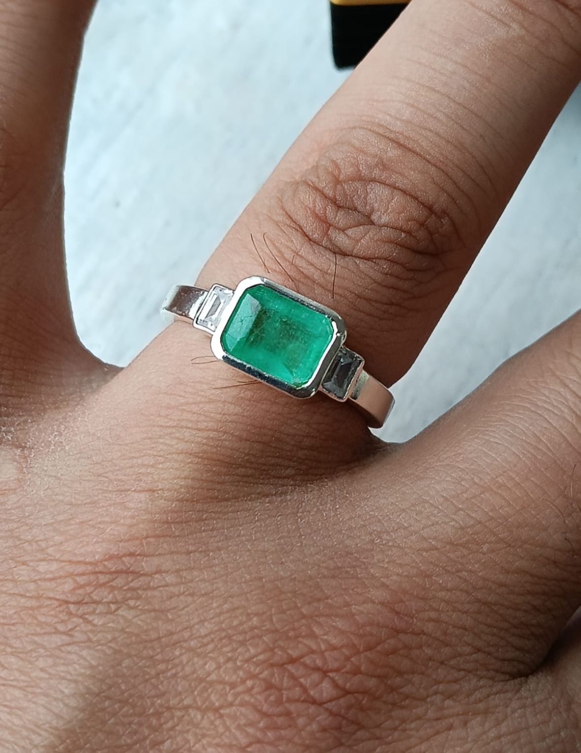Anillo de esmeralda colombiana para hombre en plata 925 · SINAÍ