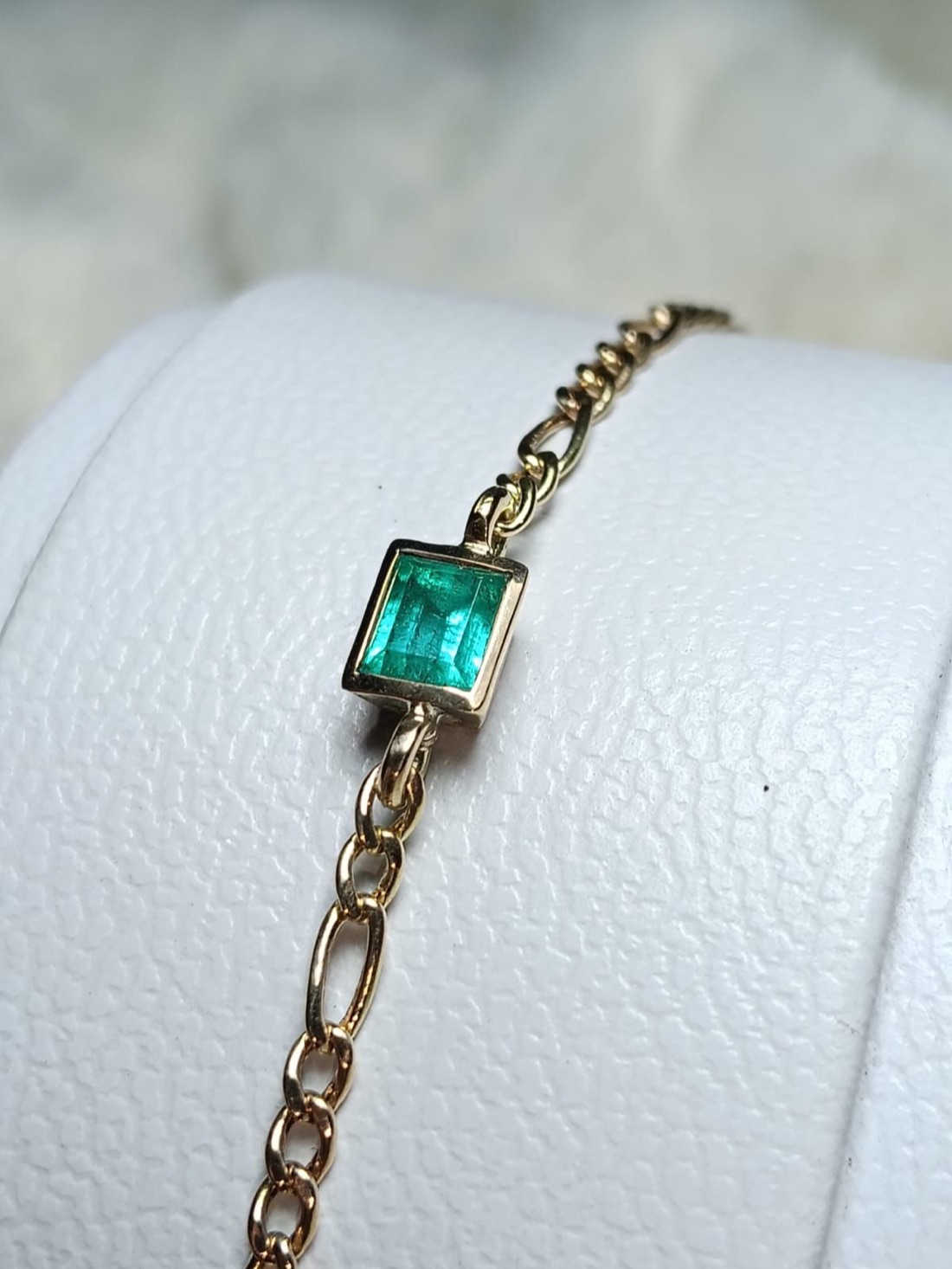 Pulsera de cadena de oro con esmeralda colombiana de corte esmeralda · SINAÍ